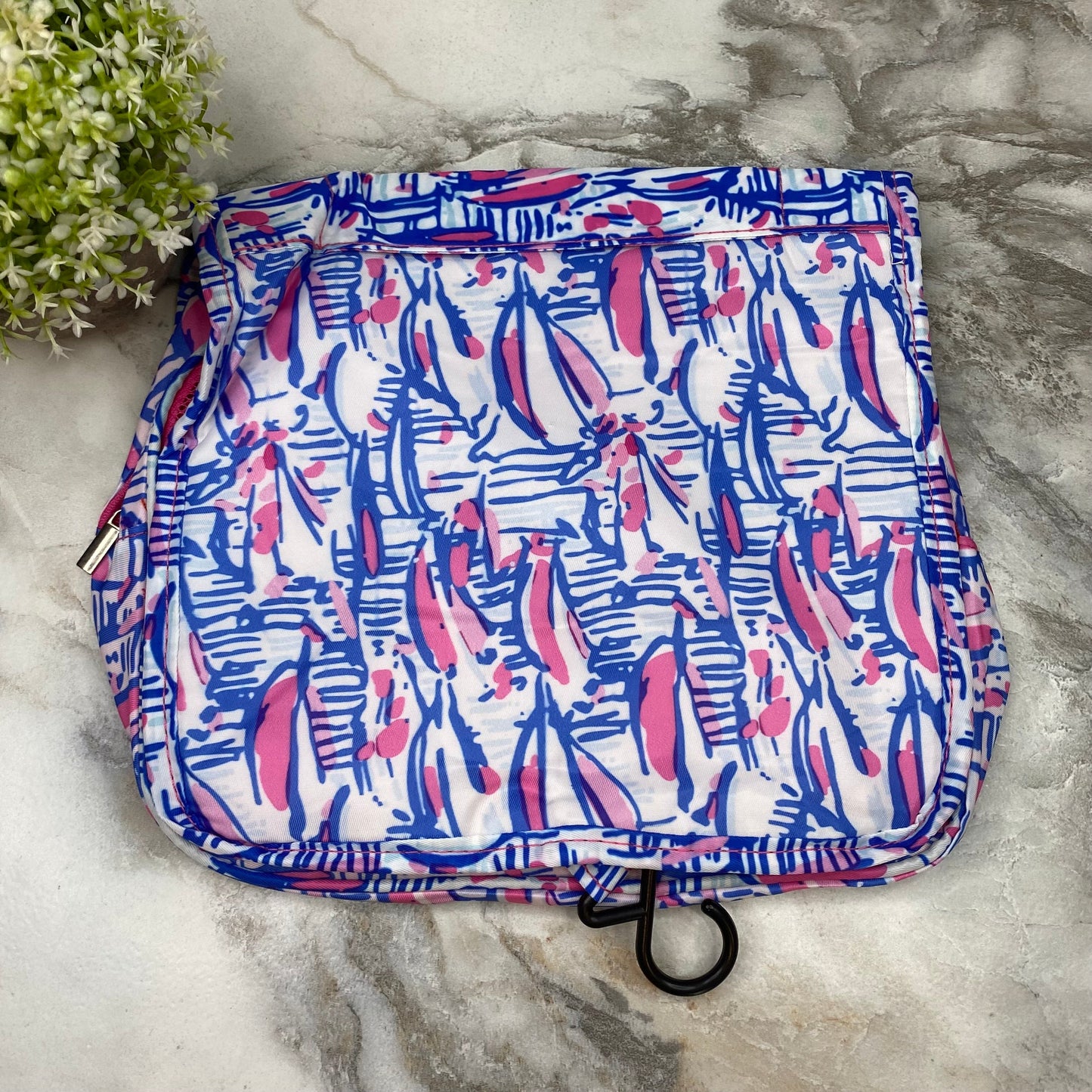 Hanging Toiletry Bag - Abstract Pelican