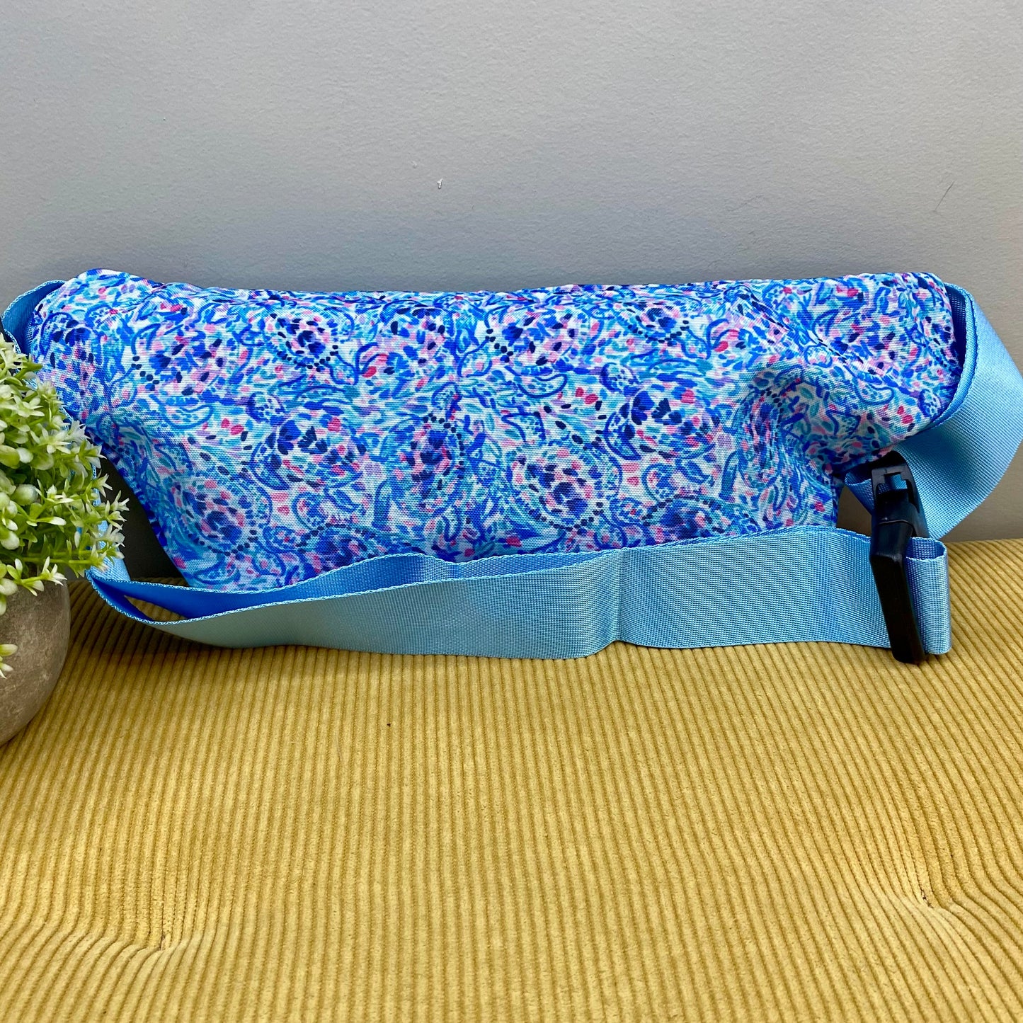 Fanny Pack Waist Bag - Blue Abstract Turtle